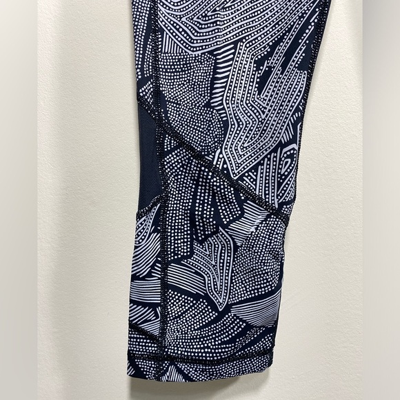 Lululemon Pace Rival Crop Full-On Luxtreme in Dottie Tribe White Black Size 6 - Picture 6 of 15